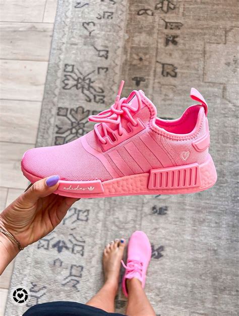 adidas nmd r1 girls.